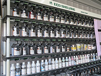 カー用品が並んでいる店内